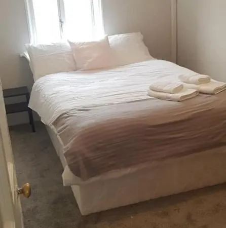 Recently Renovated House In Heart Of 戈尔韦